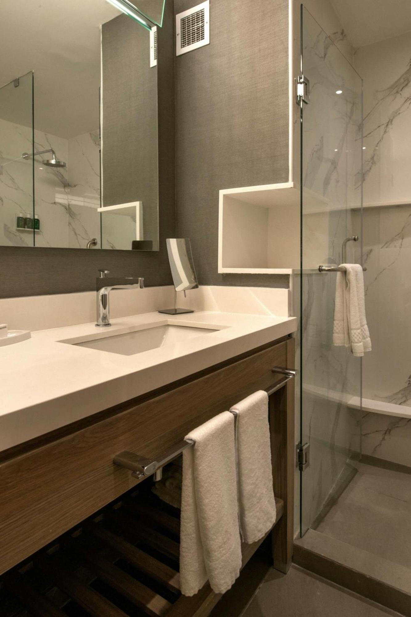 Courtyard By Marriott San Luis Potosi, Los Lagos Exteriör bild