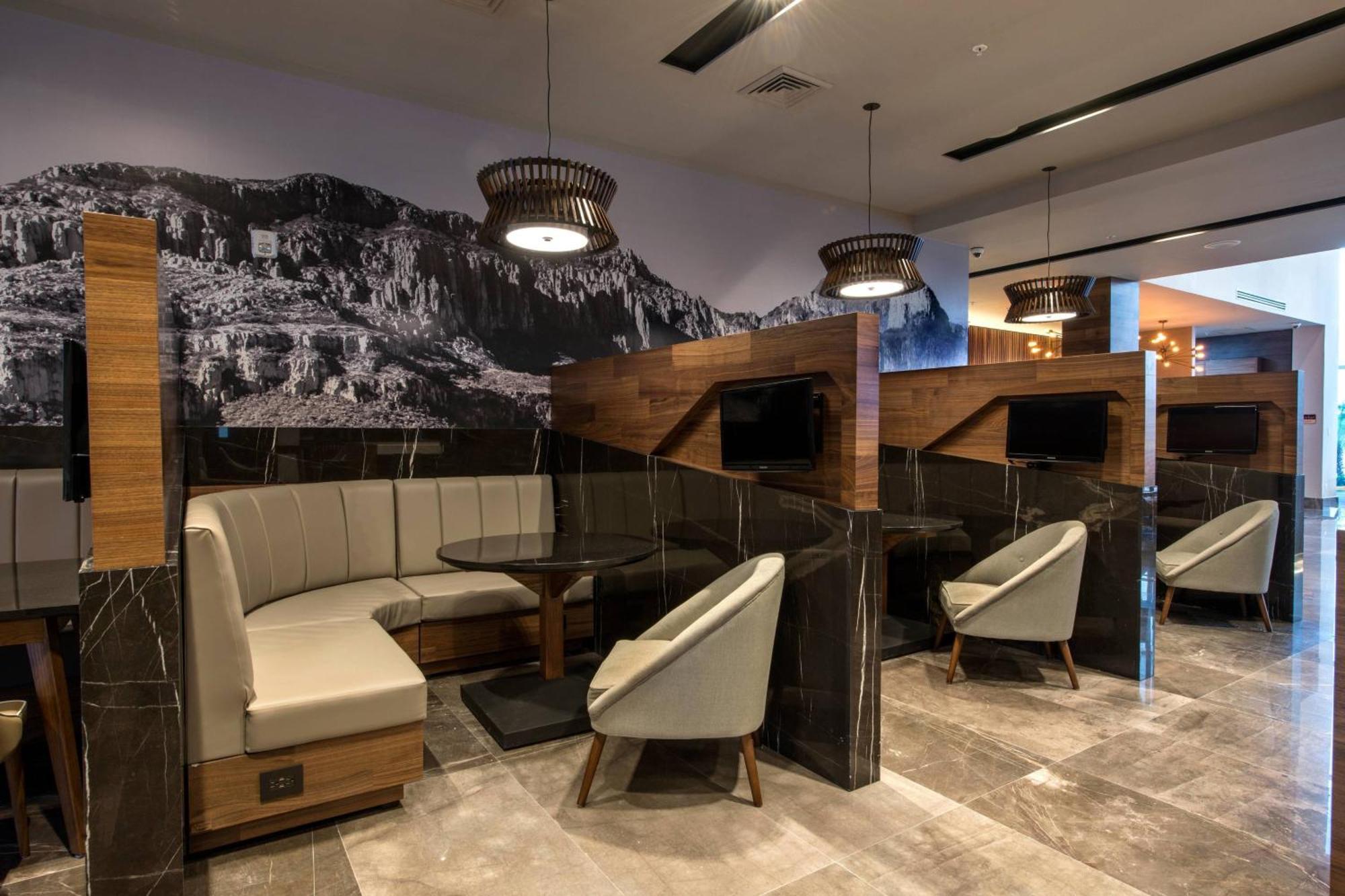 Courtyard By Marriott San Luis Potosi, Los Lagos Exteriör bild