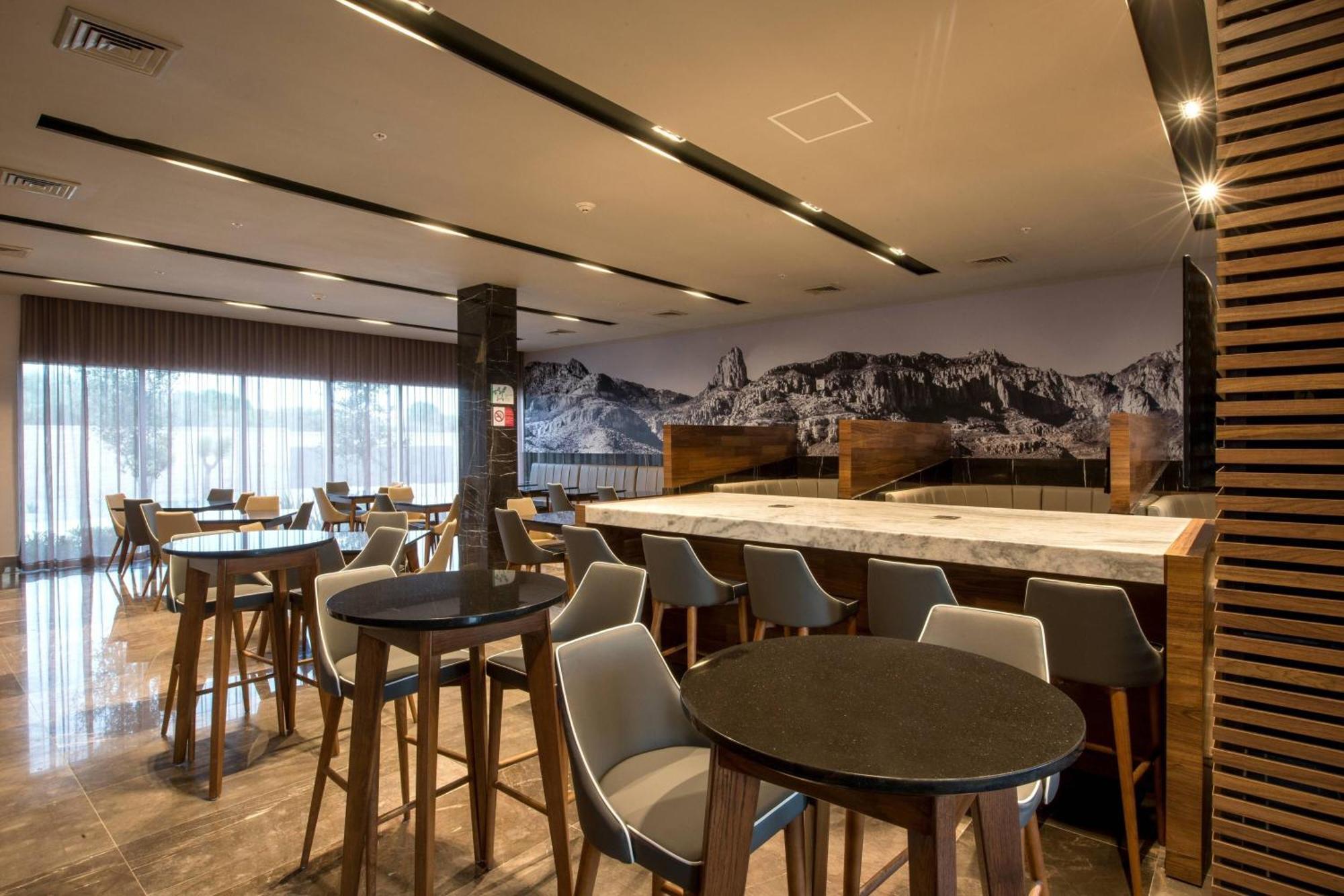 Courtyard By Marriott San Luis Potosi, Los Lagos Exteriör bild