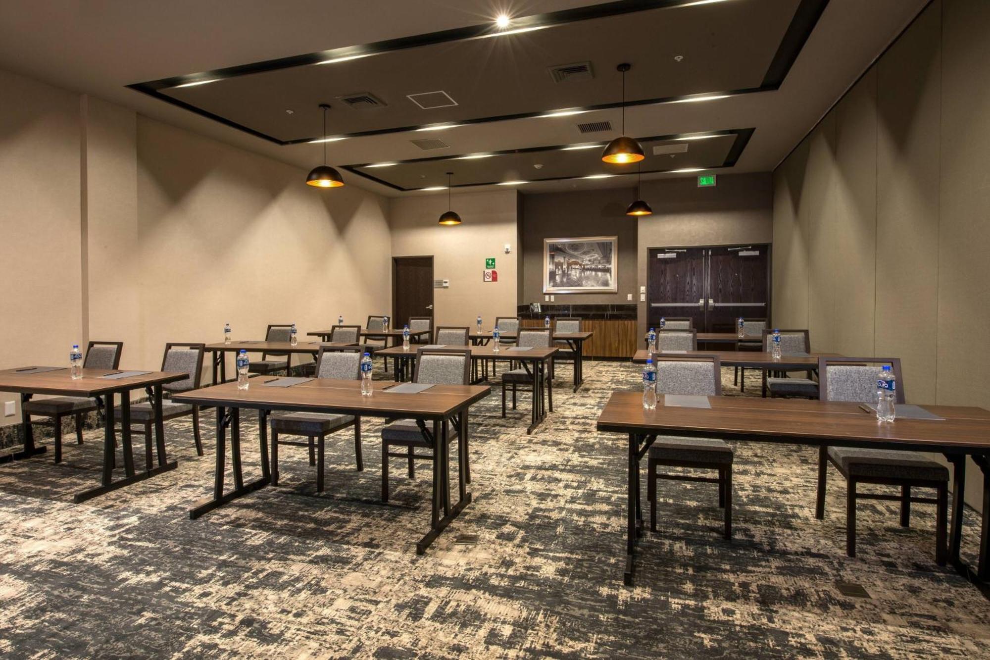 Courtyard By Marriott San Luis Potosi, Los Lagos Exteriör bild