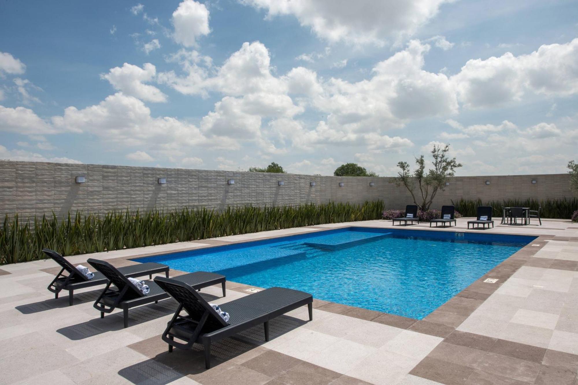 Courtyard By Marriott San Luis Potosi, Los Lagos Exteriör bild