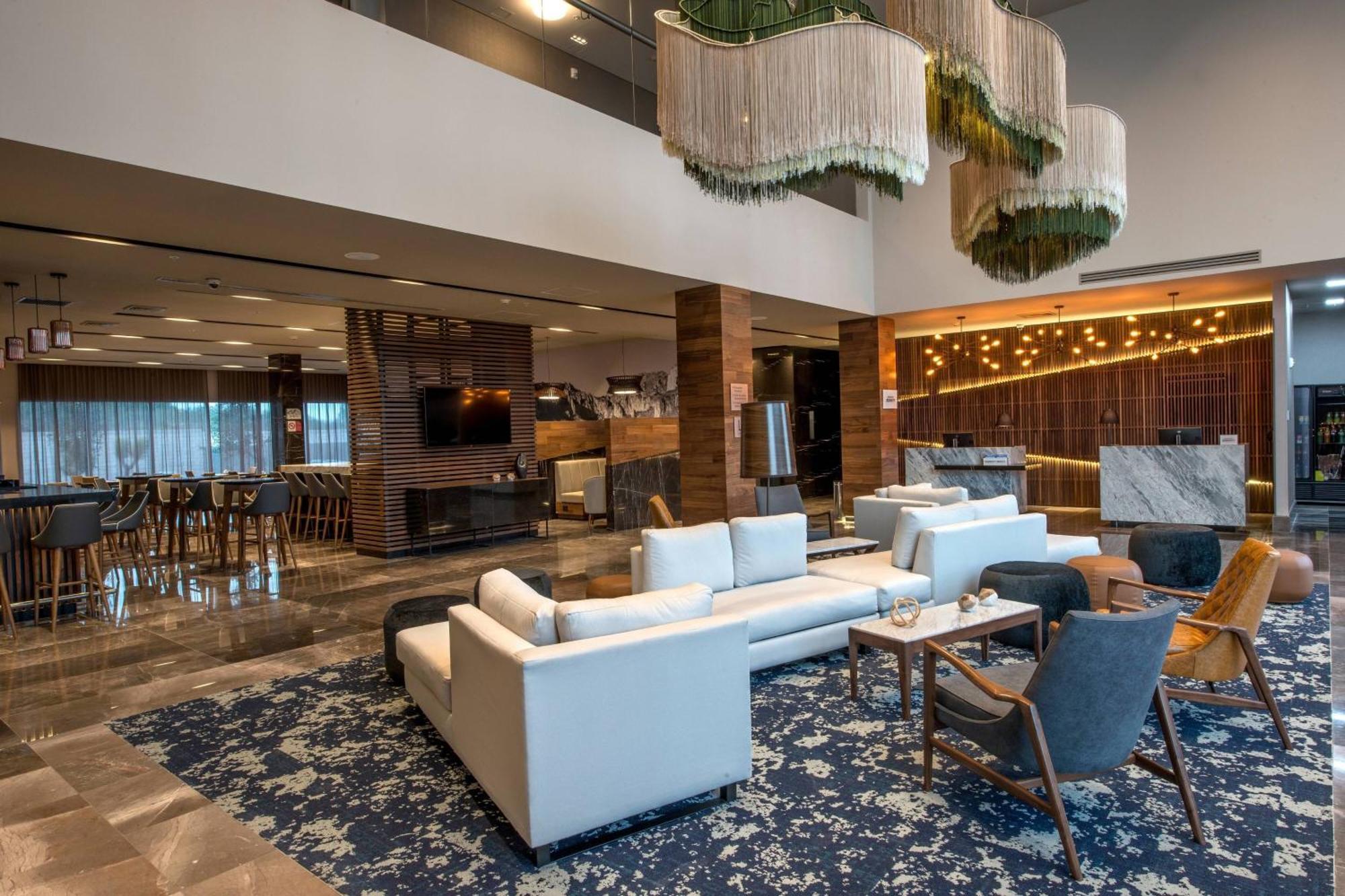 Courtyard By Marriott San Luis Potosi, Los Lagos Exteriör bild