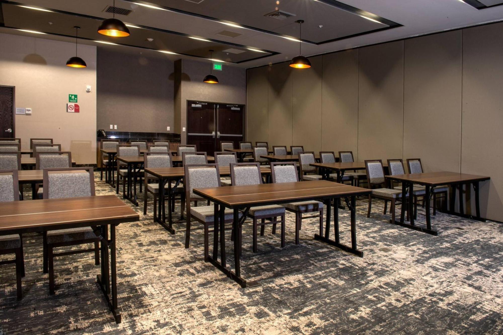 Courtyard By Marriott San Luis Potosi, Los Lagos Exteriör bild
