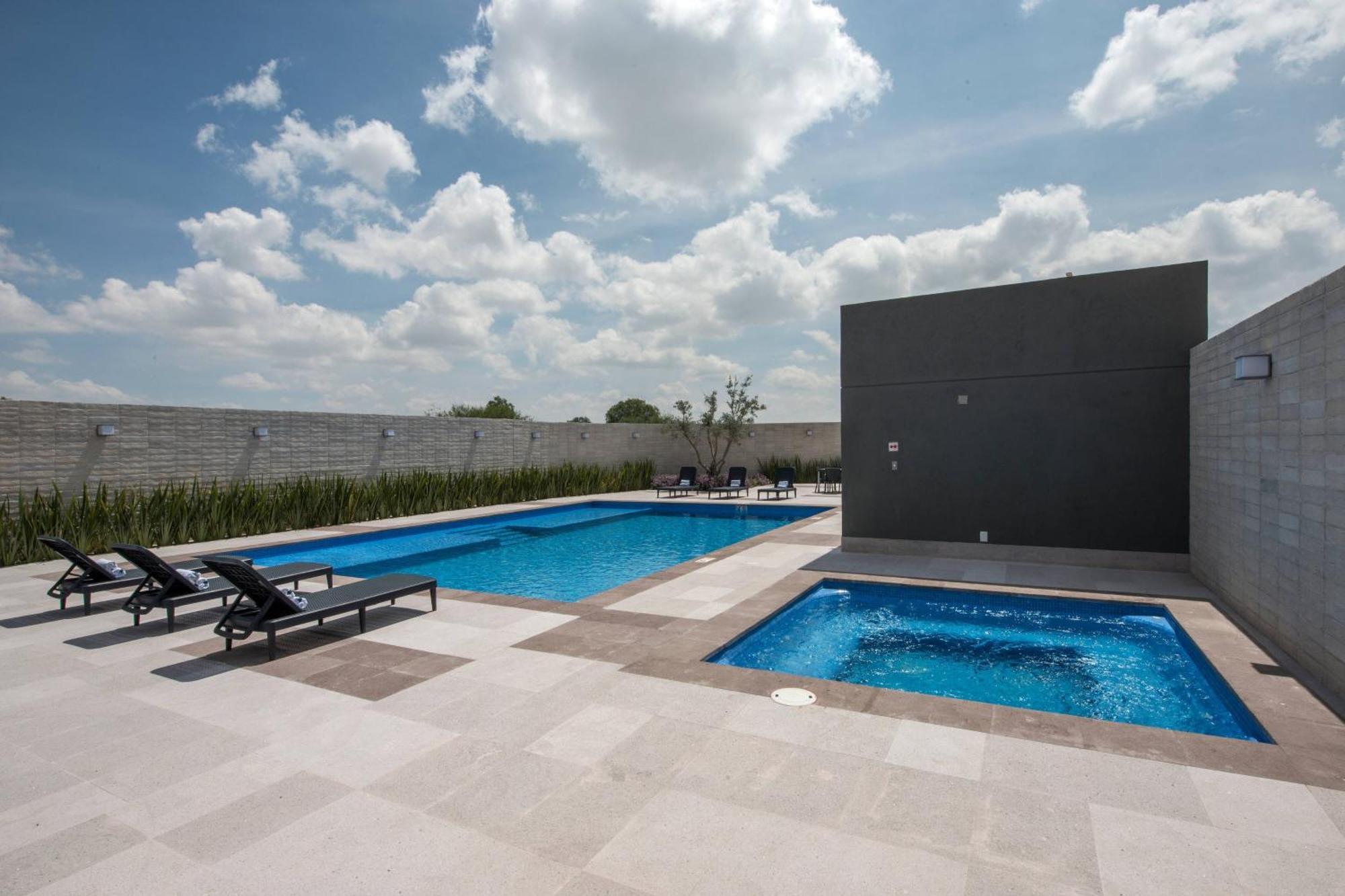Courtyard By Marriott San Luis Potosi, Los Lagos Exteriör bild