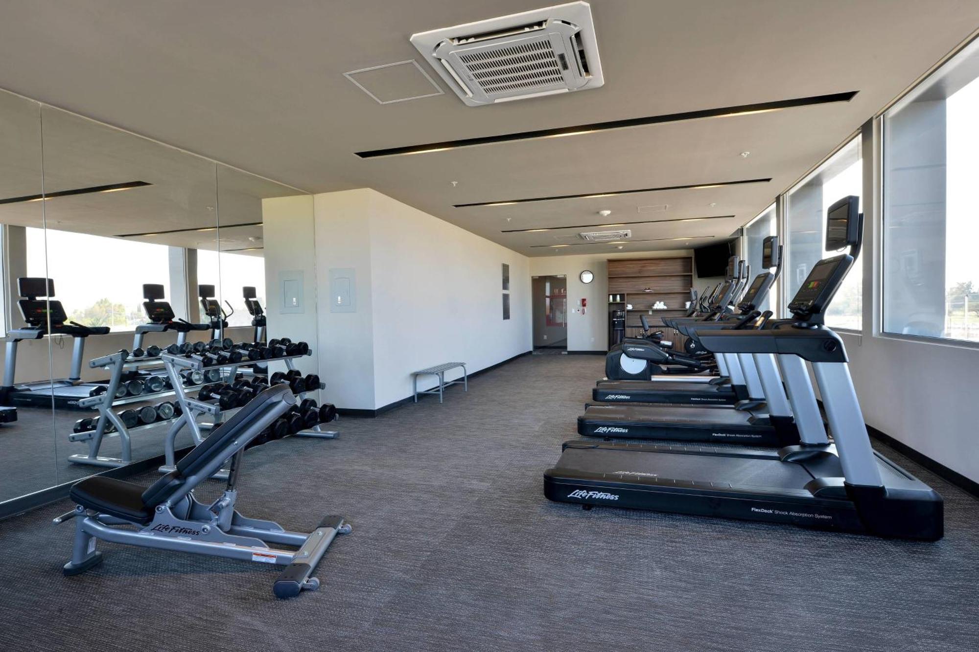 Courtyard By Marriott San Luis Potosi, Los Lagos Exteriör bild