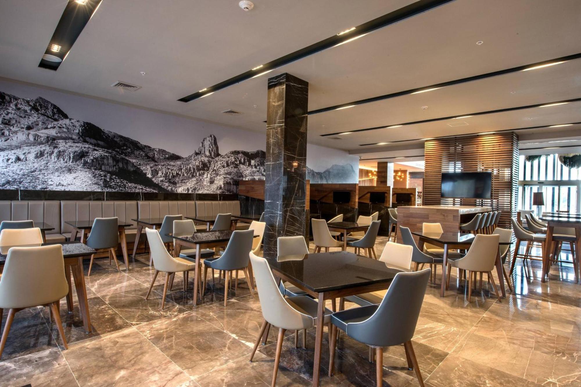 Courtyard By Marriott San Luis Potosi, Los Lagos Exteriör bild