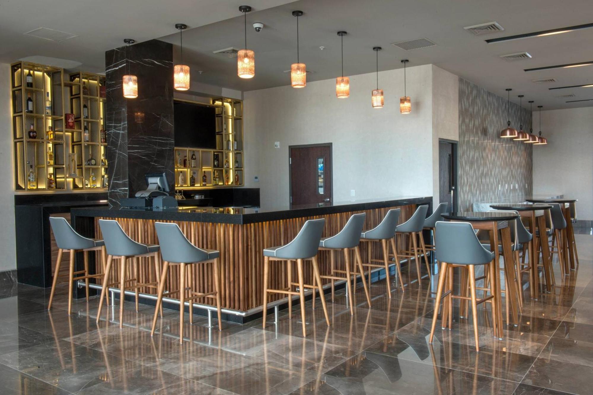 Courtyard By Marriott San Luis Potosi, Los Lagos Exteriör bild